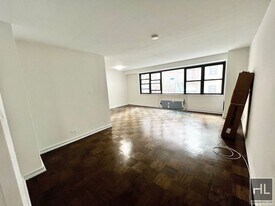 E 16 ST, Unit 5J in New York, NY - Building Photo
