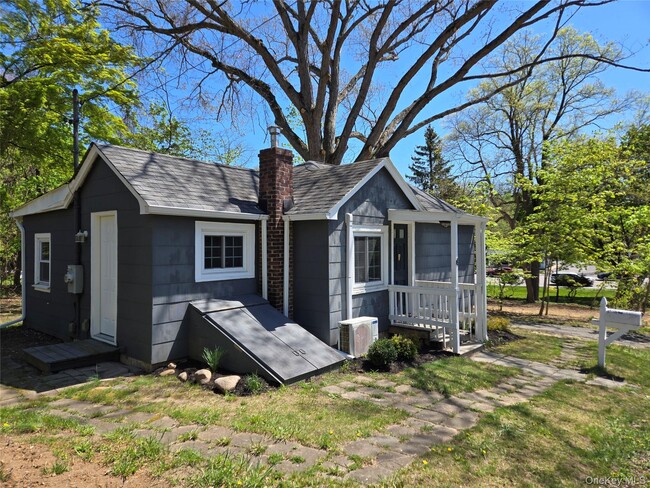 4 Private Rd in East Setauket, NY - Building Photo - Building Photo