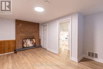 4043 Pavillion Ct in Mississauga, ON - Building Photo - Building Photo