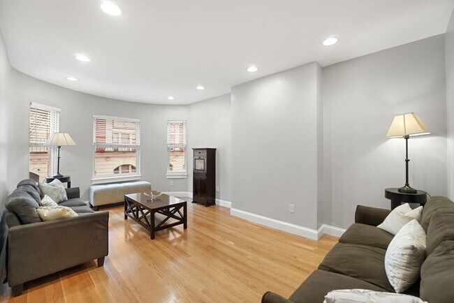 30 Edgerly Rd, Unit 3 in Boston, MA - Building Photo - Building Photo