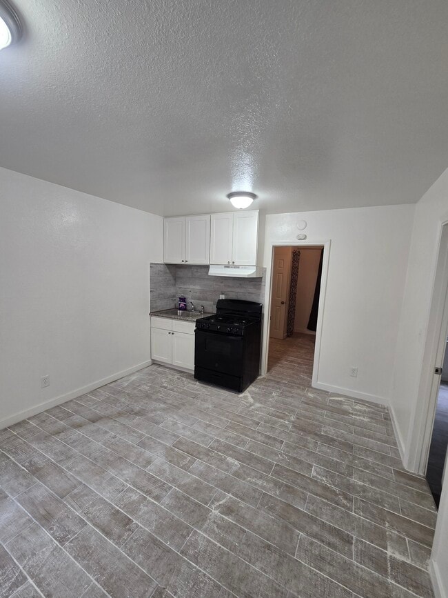 24 E 56th St, Unit 24 E 56th St in Long Beach, CA - Foto de edificio - Building Photo