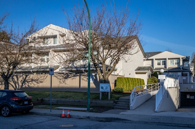 7430 13 Av in Burnaby, BC - Building Photo - Building Photo