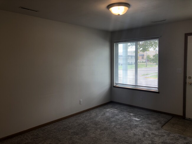 1401 N Dakota Ave in Ames, IA - Foto de edificio - Building Photo