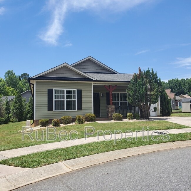 property at 2103 Chantilly Ln