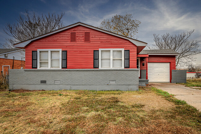 2342 NW 38th Pl in Lawton, OK - Building Photo - Building Photo