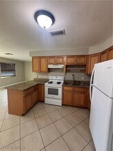 12369-12377 First St in Ft. Myers, FL - Building Photo - Building Photo