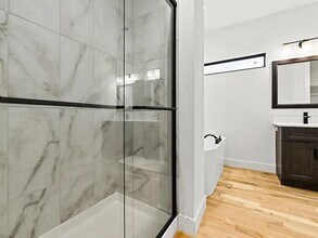 105-107 E Maplewood Ln in Raymore, MO - Building Photo - Building Photo