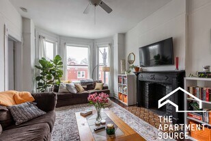 2465 N Lincoln Ave, Unit 3 in Chicago, IL - Building Photo