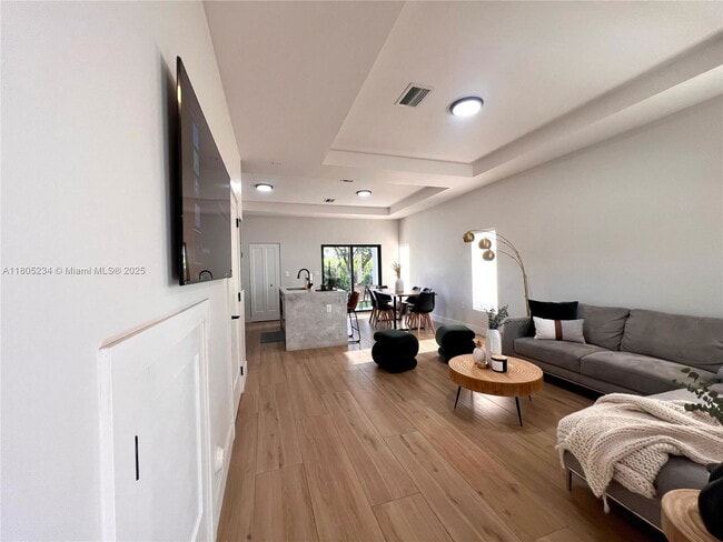 8753 SW 34th St in Miami, FL - Building Photo - Building Photo