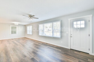379 Valley Dr in Toccoa, GA - Building Photo - Building Photo
