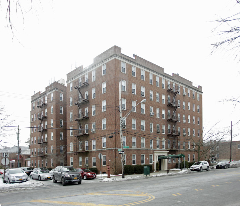 4250 Van Cortlandt E in Bronx, NY - Building Photo