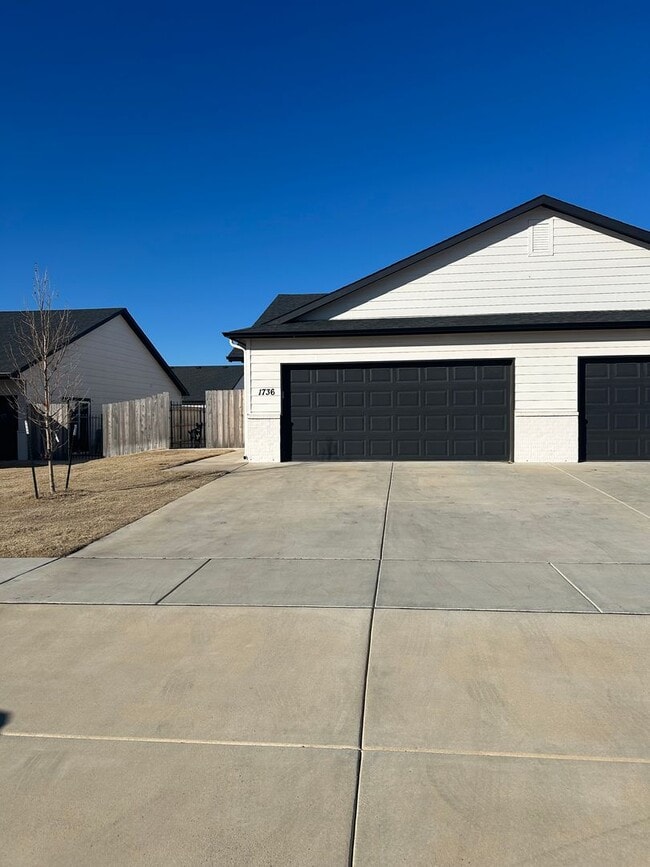 1736 E Decarsky Ct in Derby, KS - Building Photo - Building Photo