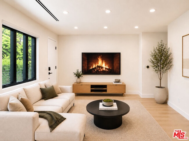 property at 912 N Harper Ave