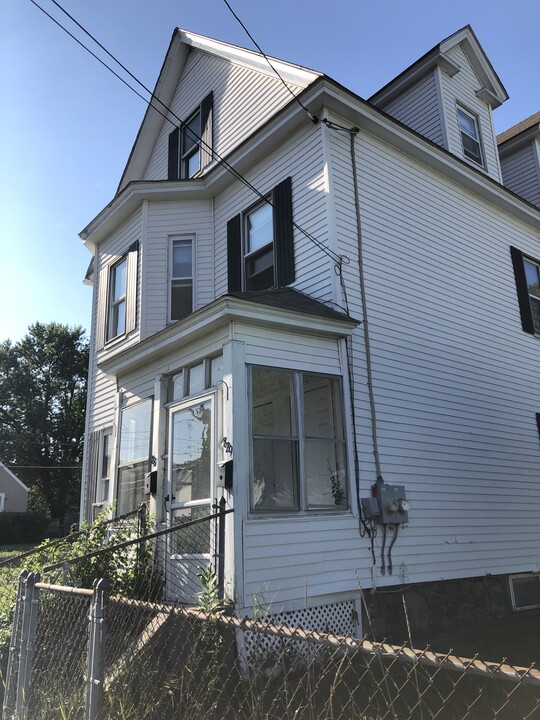 829 Princeton Blvd in Lowell, MA - Building Photo