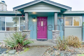 9516 Holly Dr in Everett, WA - Building Photo - Building Photo