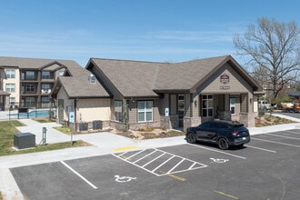 The Lodge Apartments in Claremore, OK - Foto de edificio - Building Photo