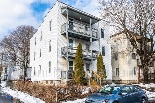 13 Greenwoods Ave in Winsted, CT - Building Photo - Building Photo