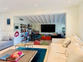 365 Ridgewood Rd in Key Biscayne, FL - Building Photo - Building Photo