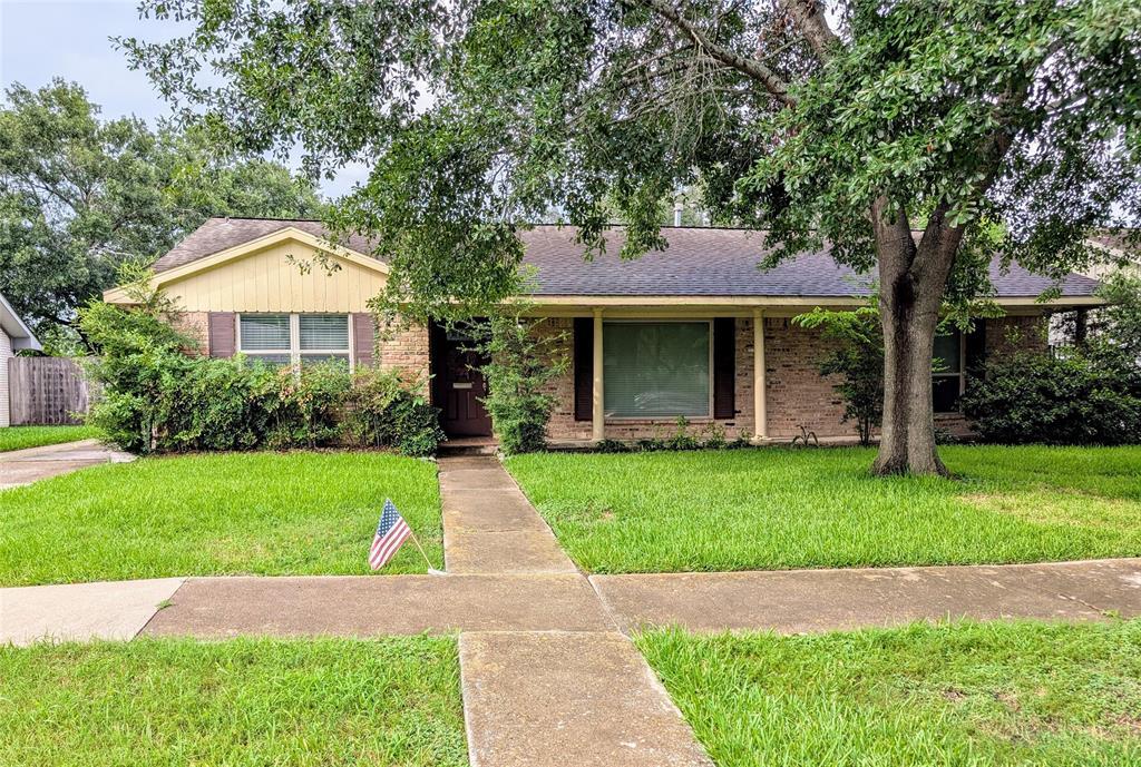 5850 Braesheather Dr in Houston, TX - Building Photo