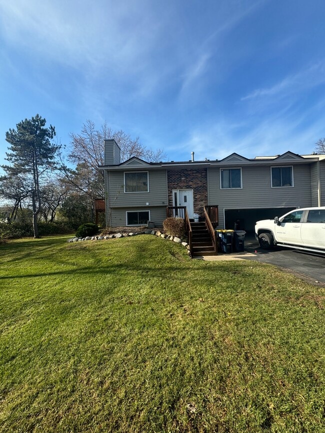 property at 1272 Deercliff Ln