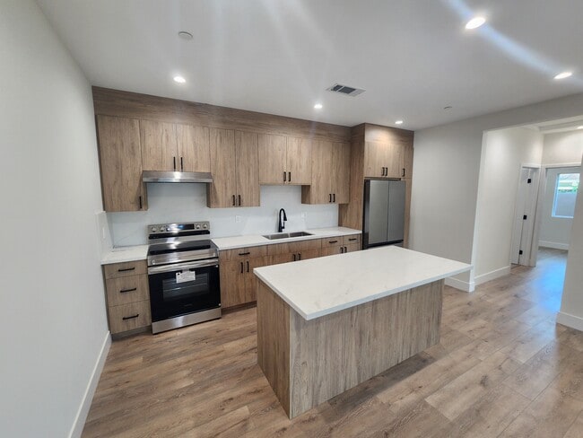 7128 Matilija Ave, Unit 2