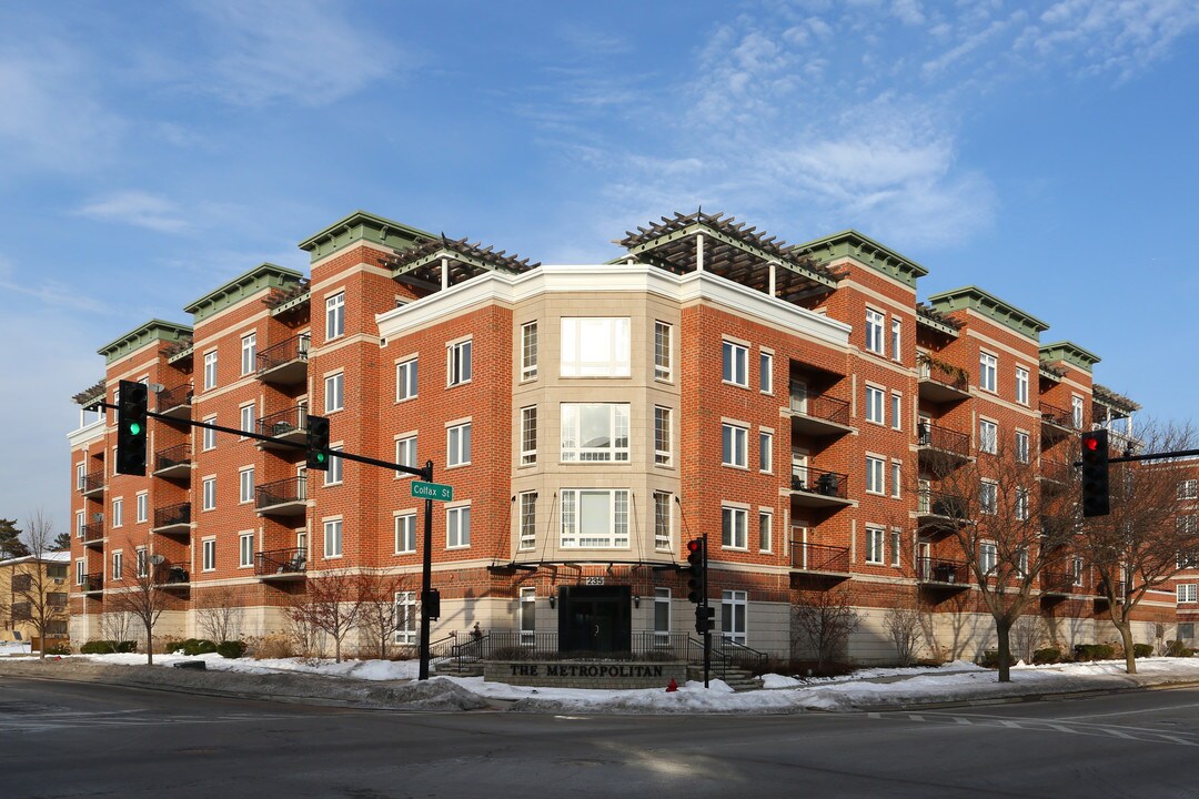 The Metropolitan in Palatine, IL - Building Photo