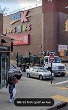 6678 69th St, Unit 3 in Middle Village, NY - Building Photo - Building Photo