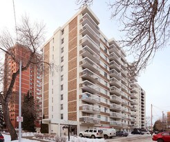 9930 113th St NW in Edmonton, AB - Building Photo