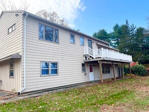 524 Saybrook Rd in Haddam, CT - Building Photo - Building Photo