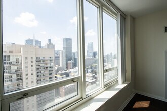 33 W Ontario St, Unit 38C in Chicago, IL - Building Photo - Building Photo