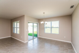 5620 Peace River Dr in Lakeland, FL - Building Photo - Building Photo