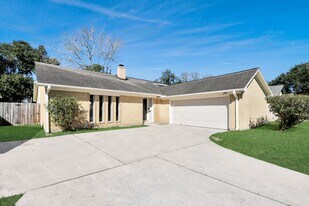 9114 Spellman Rd in Houston, TX - Building Photo