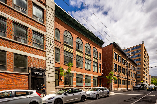 Lofts Clark in Montréal, QC - Building Photo - Building Photo