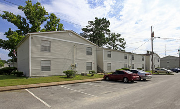 Briarwood Apartments Phase I and II in Tallahassee, FL - Building Photo - Building Photo