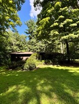 17 Cranberry Ln in Amherst, MA - Building Photo