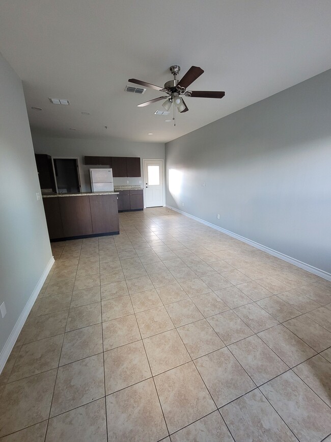 201 S 5th St, Unit 07 in Hidalgo, TX - Foto de edificio - Building Photo