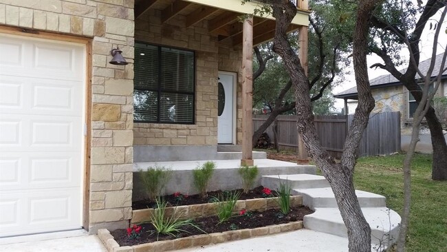 17704 Sly Fox Dr in Dripping Springs, TX - Building Photo - Building Photo