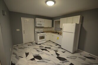 28 Riverside Dr in Fairfield, CT - Building Photo - Building Photo