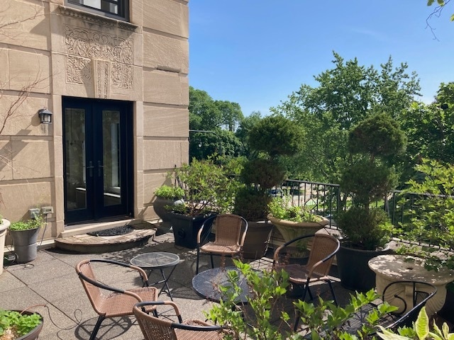 property at 2000 N Lincoln Park W