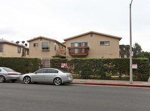 6132 De Longpre Ave in Los Angeles, CA - Building Photo - Building Photo