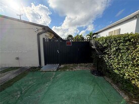 200 W 53rd Terrace, Unit A in Hialeah, FL - Building Photo