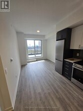 5105-5105 Hurontario St in Mississauga, ON - Building Photo - Building Photo