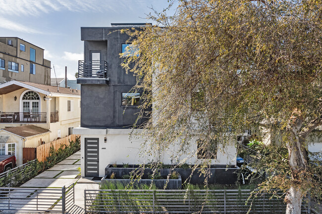 4455 S Slauson Ave in Culver City, CA - Building Photo - Building Photo