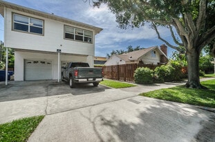 1515 Oak St NE in St. Petersburg, FL - Building Photo