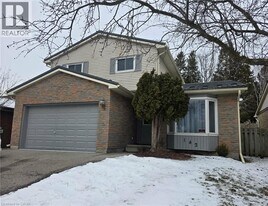 142 Bechtel Dr in Kitchener, ON - Building Photo