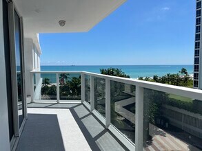 2401 Collins Ave, Unit 803 in Miami Beach, FL - Building Photo - Building Photo