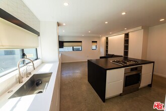 14 Brooks Ave in Los Angeles, CA - Building Photo - Building Photo