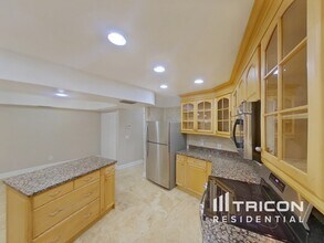 1751 Shady Leaf Dr in Valrico, FL - Foto de edificio - Building Photo