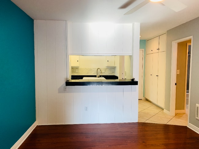 1040 W MacArthur Blvd in Santa Ana, CA - Building Photo - Building Photo