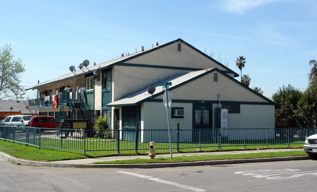 221 E Olive St in San Bernardino, CA - Building Photo - Building Photo